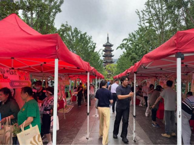 端午徐汇龙华广场集市:民俗与科技融合,长者欢乐过节-第1张图片-开云手机入口官网下载-开云app官方最新下载--V3.6.9 端午徐汇龙华广场集市:民俗与科技融合,长者欢乐过节-第1张图片-开云手机入口官网下载-开云app官方最新下载--V3.6.9